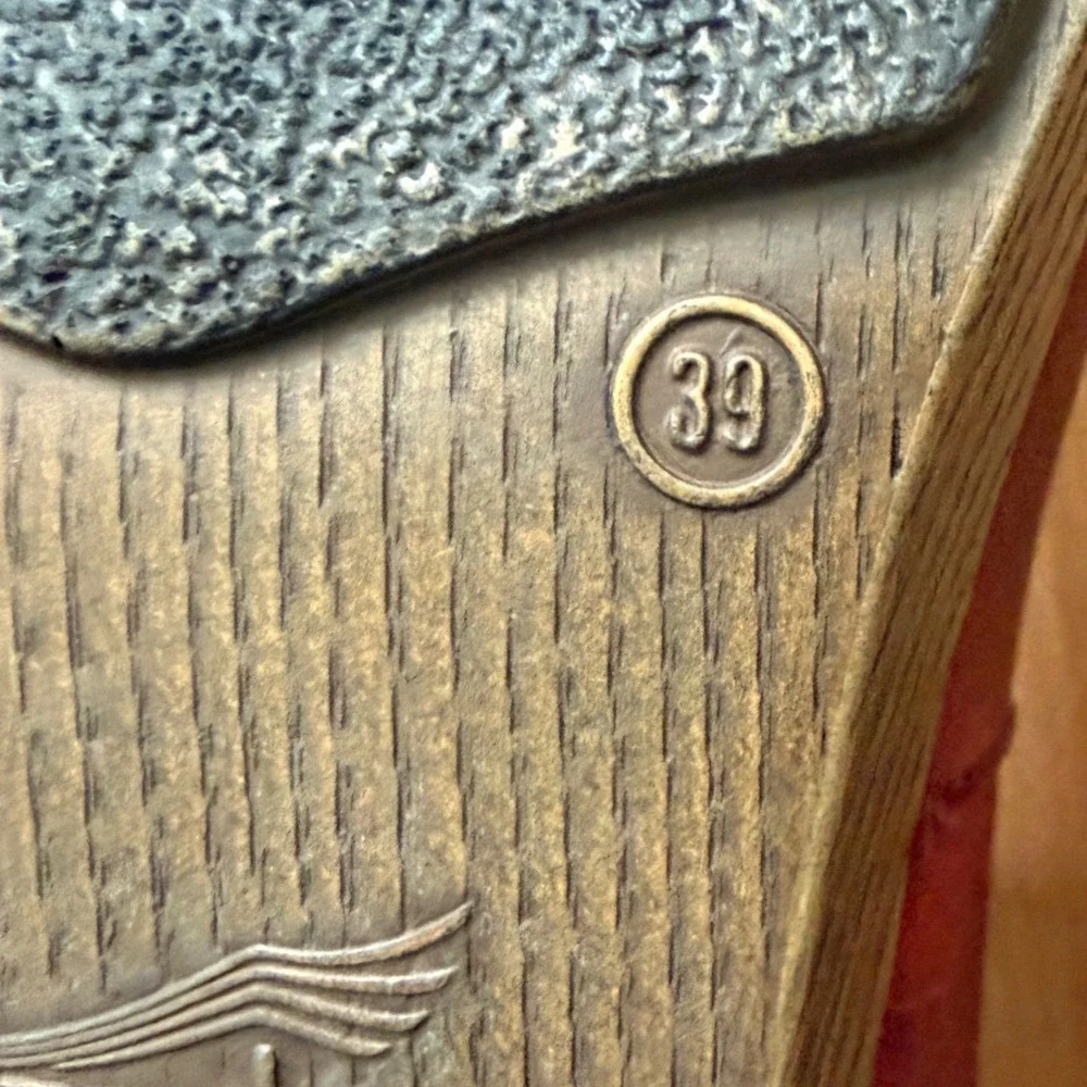 Dansko Women's Mina Ankle Booties in red oiled leather 39 - Picture 9 of 9